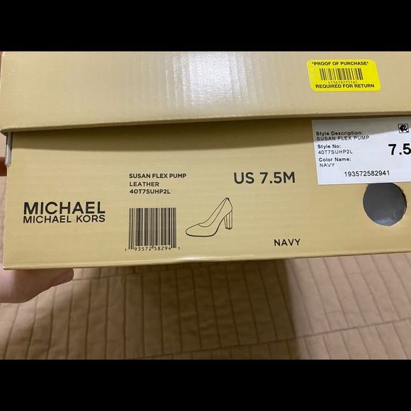 Michael Kors Navy pumps - Picture 5 of 5